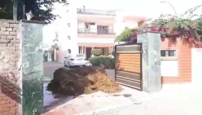 Protesters unload dung-laden trolley outside BJP leader's house in Punjab