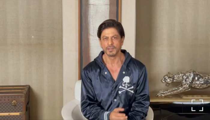 Shah Rukh Khan to make comeback on big screen in 2021? Check out this viral video