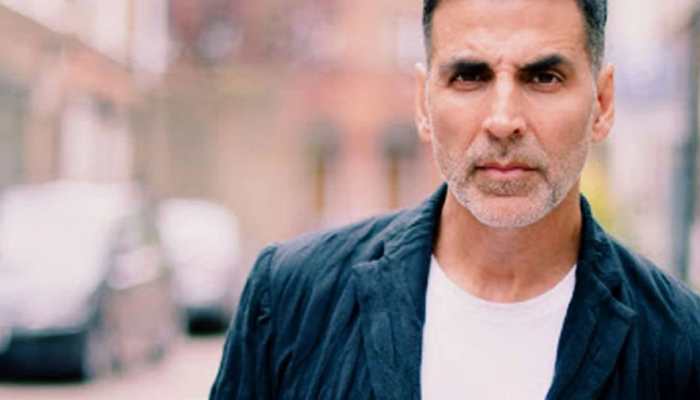 Akshay Kumar has a frog situation involving his phone- See post 