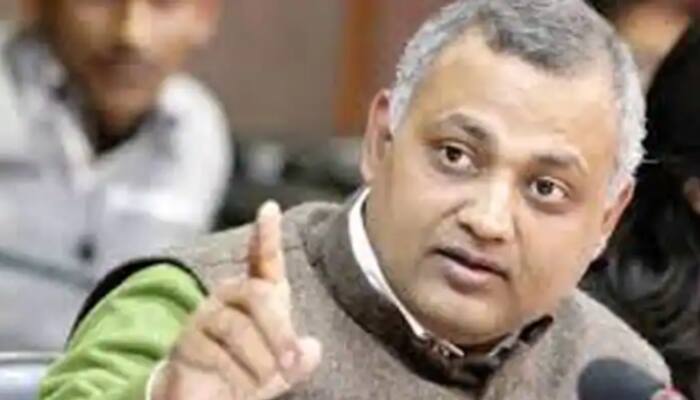 Ink thrown on Aam Aadmi Party MLA Somnath Bharti in Rae Bareli