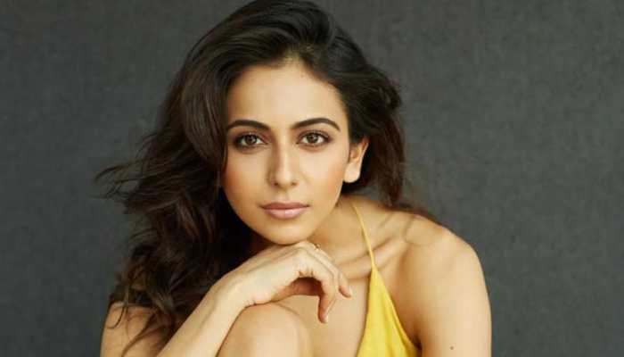Rakul Preet Singh ditches her swanky car and cycles to Ajay Devgn starrer &#039;Mayday&#039; sets - Watch viral video