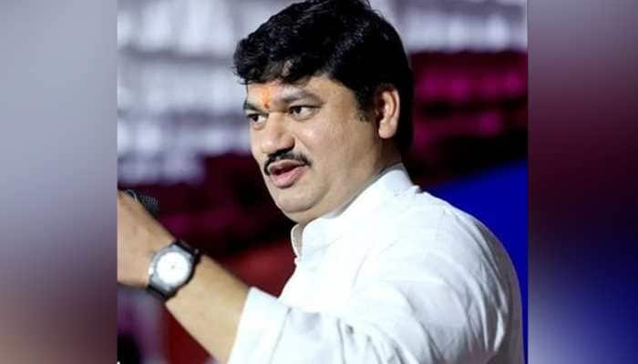 Woman withdraws rape complaint against Maharashtra minister Dhananjay Munde