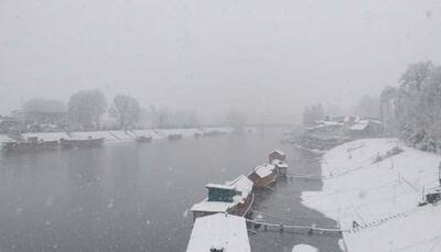 Kashmir Valley receives heavy snowfall, all flights cancelled, major highways closed