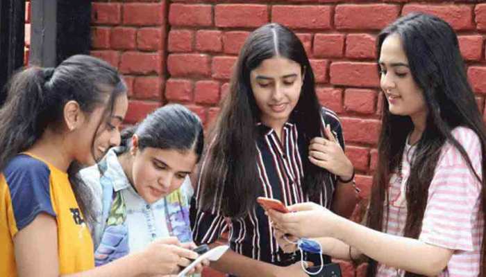 PIB Fact Check: CBSE class 10, 12 students to mark attendence through biometric system during board exams? Here&#039;s the truth