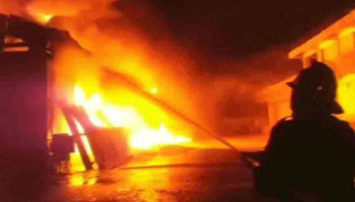 Fire breaks out at 4th floor of building in Delhi's Paschim Vihar, 7 firetenders rushed to spot