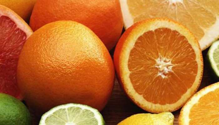 Four men eat 30 kgs of oranges in 30 mins to avoid paying extra baggage fee, here's what happened