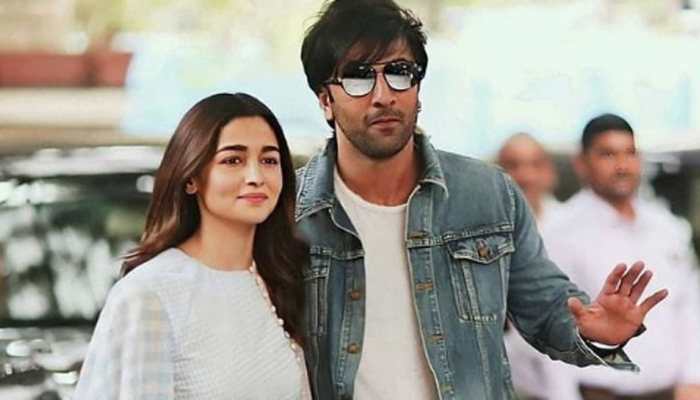 Alia Bhatt 'accidentally' gives a sneak-peek of boyfriend Ranbir Kapoor's closet in new pic!