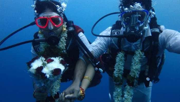 Chennai techies have underwater wedding: Clad in Dhoti, Sari Tamil Style