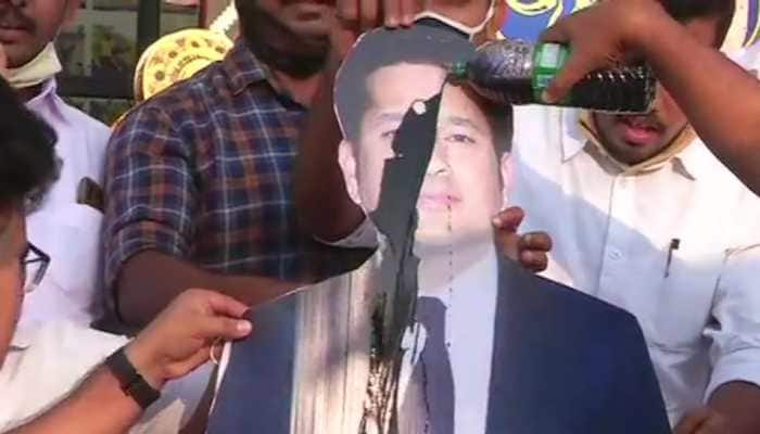 Farmers&#039; protest: Youth Congress workers pour oil, ink over Sachin Tendulkar&#039;s cutout in Kerala, BJP condemns incident