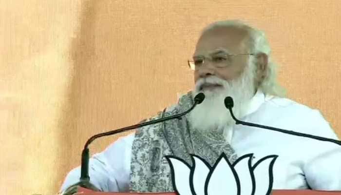 Mamata Banerjee gets angry when people chant &#039;Bharat Mata Ki Jai&#039; but not when conspiracies are hatched to defame India: PM Narendra Modi in West Bengal 