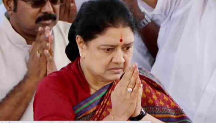 VK Sasikala pays tributes to MG Ramachandran statue at Ramapuram; political circles abuzz with her return in Tamil Nadu