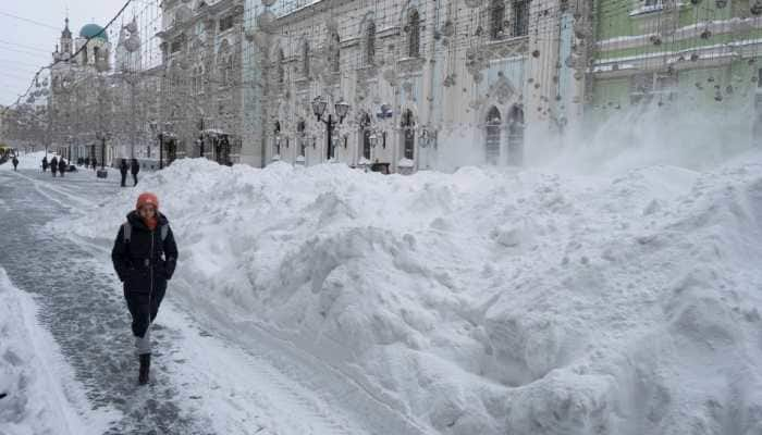 &#039;Snow apocalypse&#039; blankets frozen Moscow, delays flights 