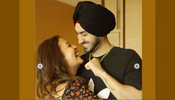Neha Kakkar receives best gift from hubby Rohanpreet Singh, asks 'Itna pyaar, baby?'