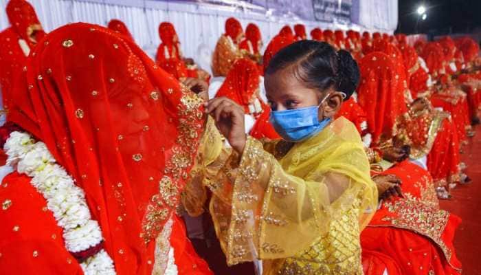 Dantewada police arrange mass wedding for 15 surrendered Naxals on Valentines Day