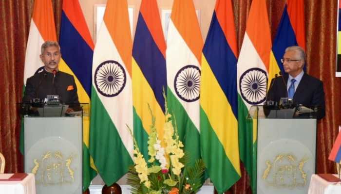 Jaishankar gifts 100,000 additional doses of COVID-19 vaccine to Mauritius, reviews &#039;excellent&#039; bilateral relations