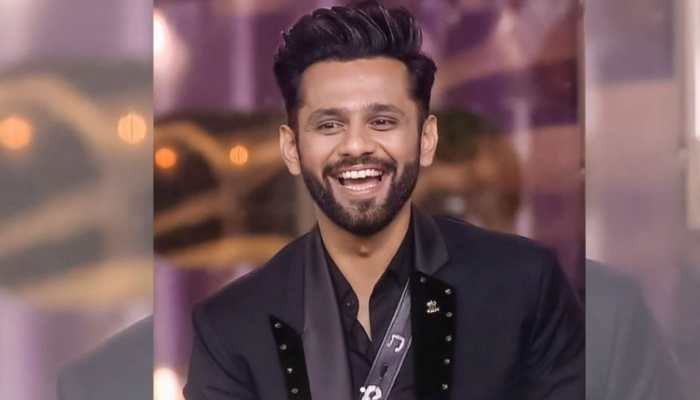 Bigg Boss 14 fame Rahul Vaidya visits Siddhivinayak Temple, seeks Bappa’s blessings!