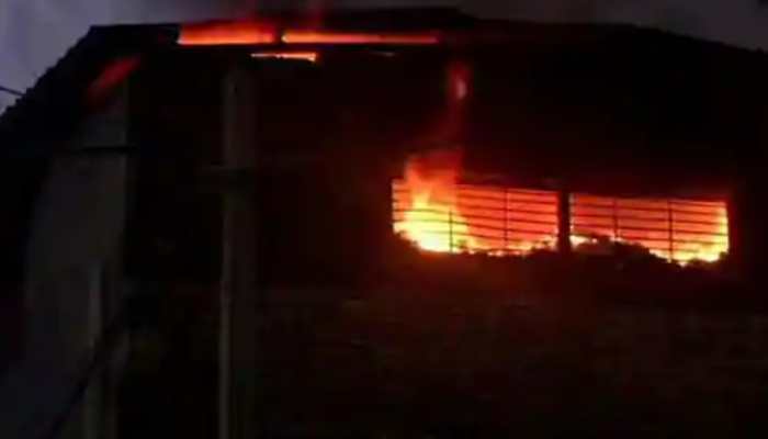 Massive fire breaks out at factory in Delhi, one dead