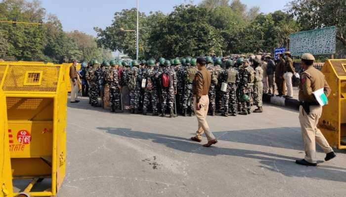 Farmers&#039; protests: Delhi Police closes Ghazipur border, hours after reopening it 