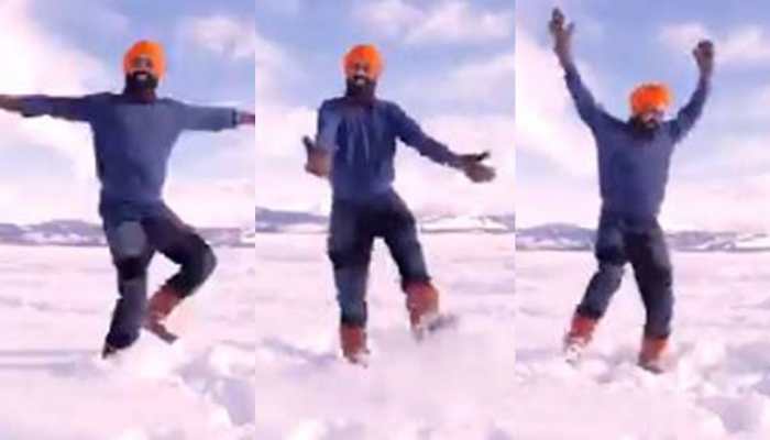 Man does &#039;bhangra&#039; after getting COVID-19 vaccine, netizens shower him with love - Watch