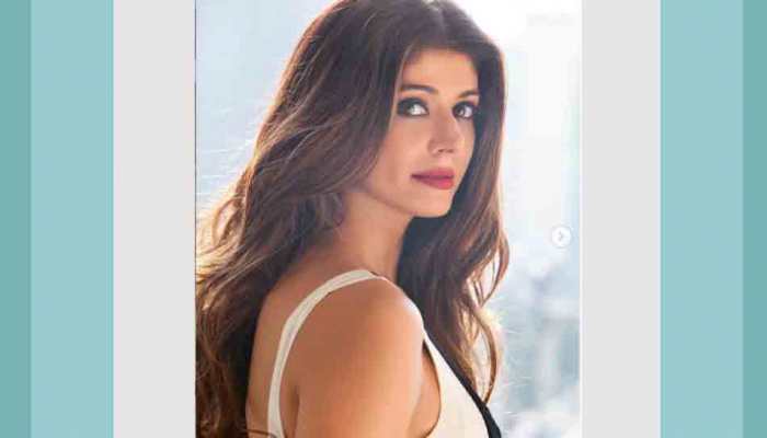 Pooja Batra chills inside pool in white bikini in these stunning throwback pictures, husband Nawab Shah reacts