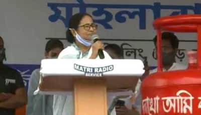 West Bengal CM Mamata Banerjee holds padayatra to protest LPG price hike 