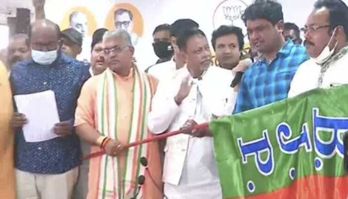 Mamata Banerjee gets another blow, five TMC MLAs leaves party to join BJP
