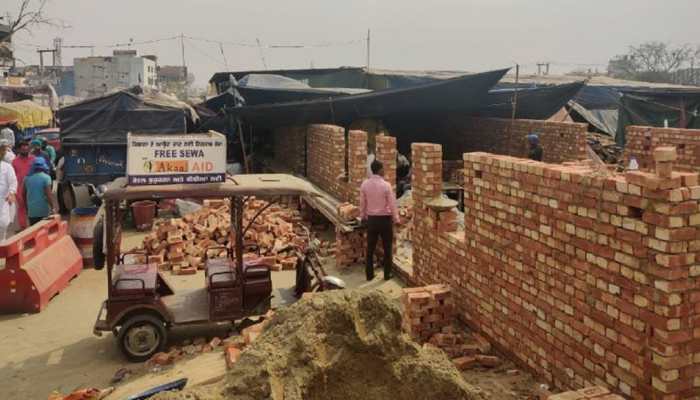 Haryana police issue notice to farmers building &#039;pucca&#039; houses at Singhu border