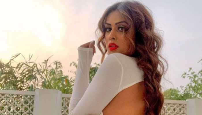 Nia Sharma flaunts her toned body in a backless white crop top and pants,  sets mercury soaring on social media! | Buzz News | Zee News