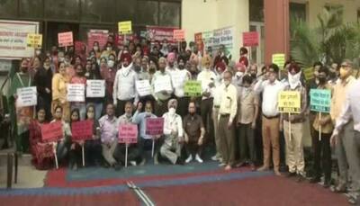 LIC employees protest against FDI limit hike in insurance sector