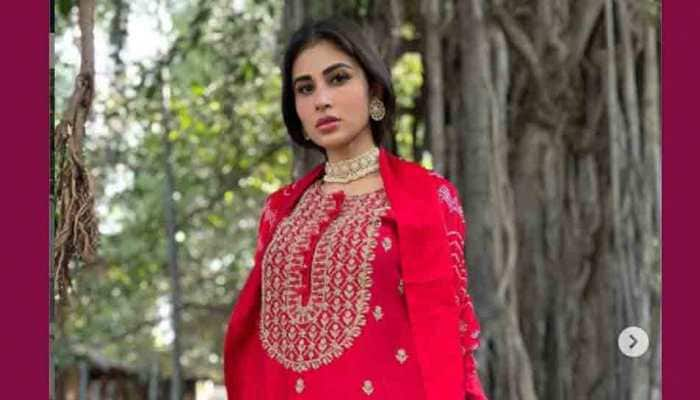 Bhagwad Geeta must be part of school curriculum: Mouni Roy 