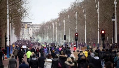 Anti-lockdown protesters march through central London defying police order