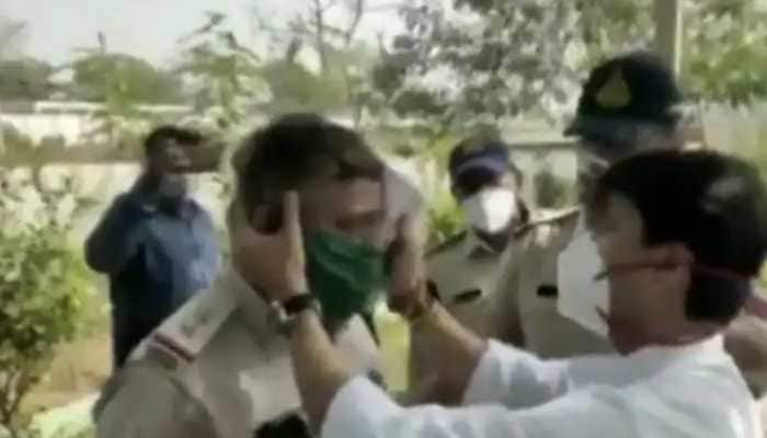 BJP leader Jyotiraditya Scindia helps injured policeman on his way, video surfaces