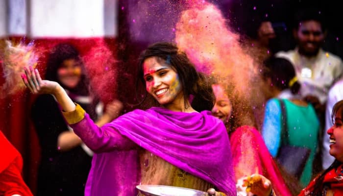 Holi 2021: Why to be careful if you wear contact lenses