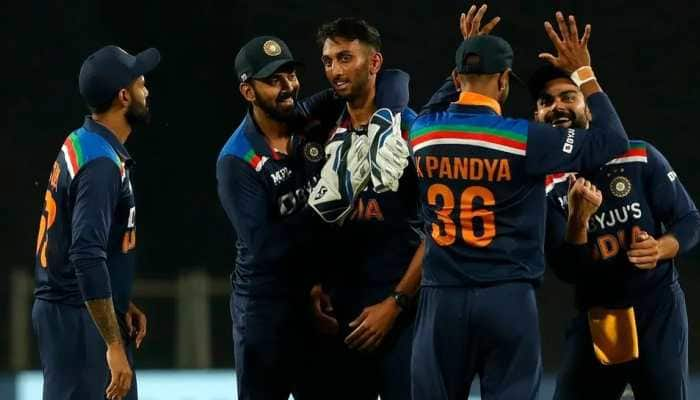 Team India players celebrate after winning the first ODI against England (Source: BCCI/Twitter)