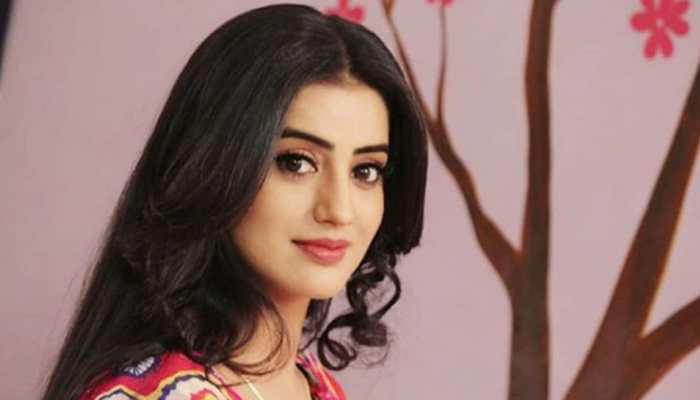 Bhojpuri sizzler Akshara Singh's video on Ek Ladka Chahiye song goes viral - Watch