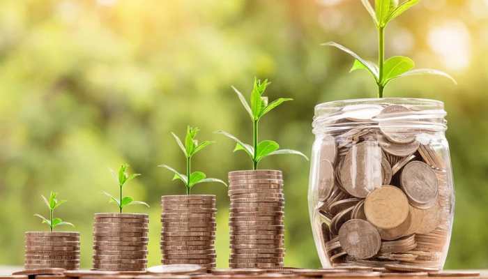 Mutual Funds vs Fixed Deposits: Which is the best bet? Where to invest?