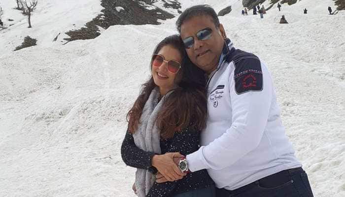 Bhagyashree and husband Himalay Dassani's recreate Sridevi-Rishi Kapoor's Chandni vibe, dance to Tere Mere Honton Pe song - Watch