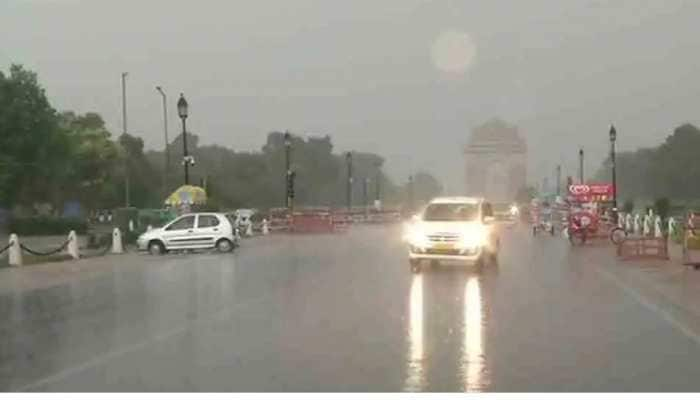 Dust storm hits Delhi, light rains witnessed in some areas