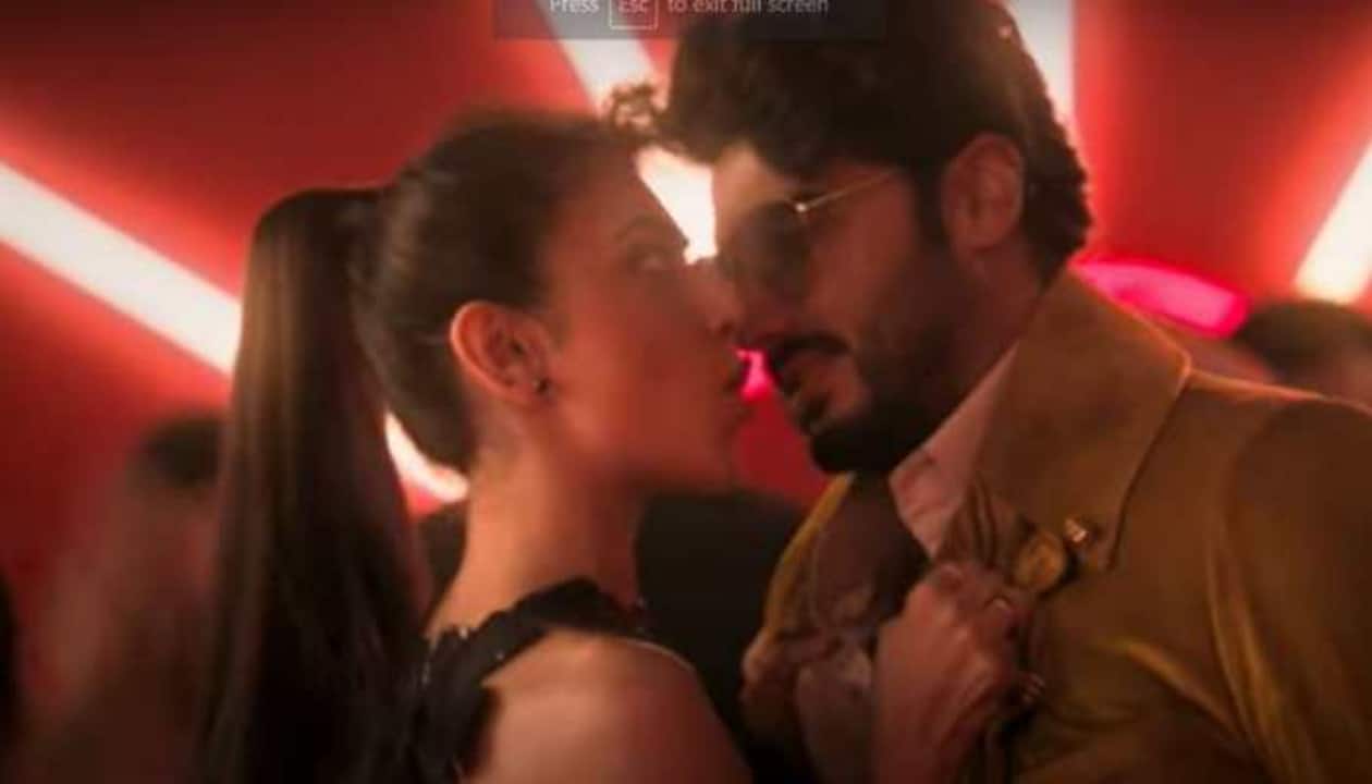 Arjun Kapoor and Rakul Preet Singh's sizzling chemistry in romantic song  'Dil Hai Deewana is hard to miss!- WATCH | People News | Zee News