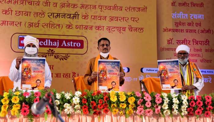 Dr Samir Tripathi garners blessings for his singing of the Ramcharitmanas