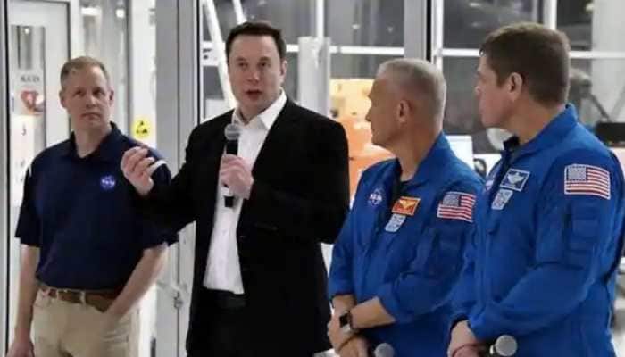 NASA awards Elon Musk&#039;s Space X $2.9 billion contract to bring astronauts to moon by 2024