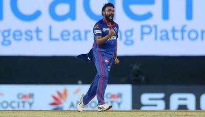 IPL 2021 DC vs RCB: Netizens react as Amit Mishra gets a warning for applying saliva on the ball - WATCH