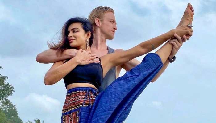 TV actress Aashka Goradia, husband Brent Goble test COVID positive