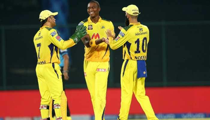 Chennai Super Kings skipper MS Dhoni (left) celebrates a Sunrisers Hyderabad wicket with Lungi Ngidi (centre) at the Arun Jaitley Stadium in New Delhi. (Photo: IPL)