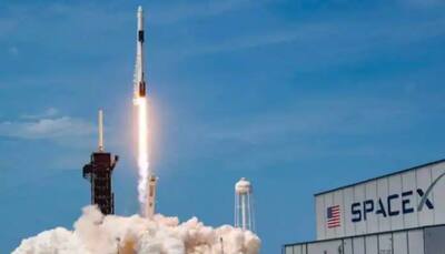 SpaceX returns 4 astronauts to Earth in rare night splashdown
