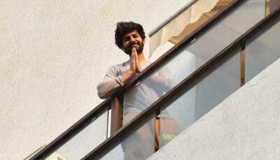 Kartik Aaryan waves at paps from his residence, dons a casual look - In Pics