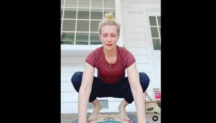 '2 Broke Girls' star Beth Behrs makes yoga her 40-day goal
