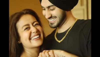 Neha Kakkar-Rohanpreet Singh look adorable in poster of new music video 'Khad Tainu Main Dassa'!