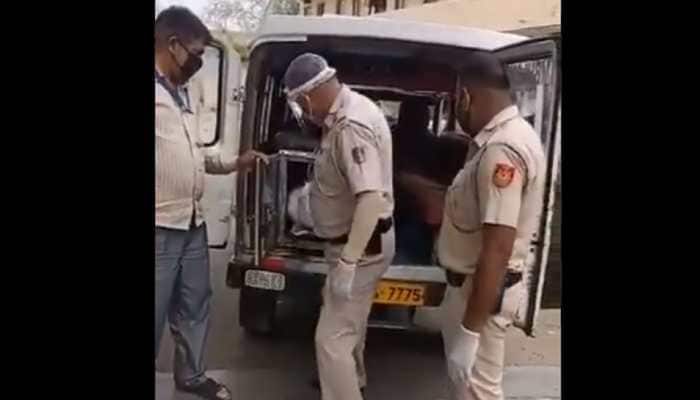 Delhi police ASI helps perform 1100 cremations, postpones daughter&#039;s wedding due to COVID-19 duty