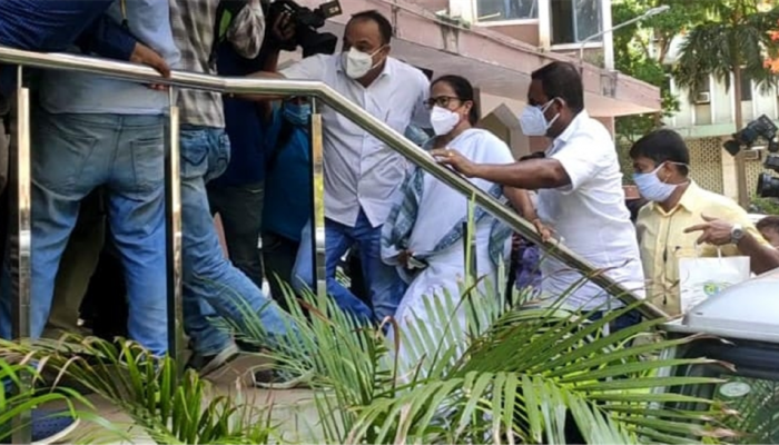 Mamata Banerjee stages protest at CBI office in Kolkata, violence erupts over arrest of TMC leaders